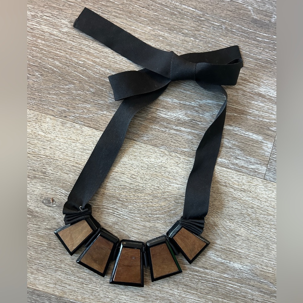 Elegant Black and Brown Necklace